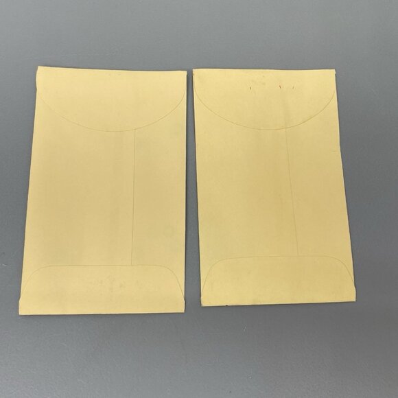 Kadee 1 Red 208 - 1 Gray 209 Insulating Fiber Washers 48 Each Made In USA - Picture 2 of 2